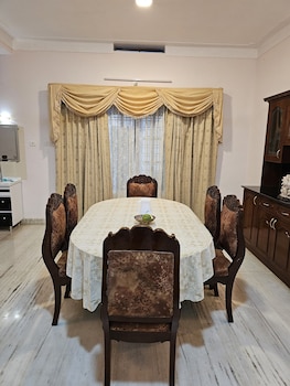 de royale summit home stay