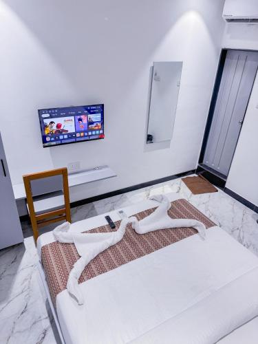 Hotel Flora Inn,,2 star