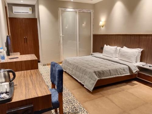 eutopia beach resort morjim