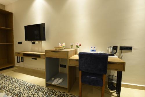 eutopia beach resort morjim