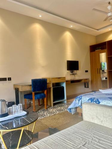 eutopia beach resort morjim