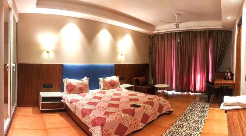 eutopia beach resort morjim