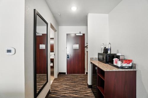 cobblestone hotel and suites bellefontaine