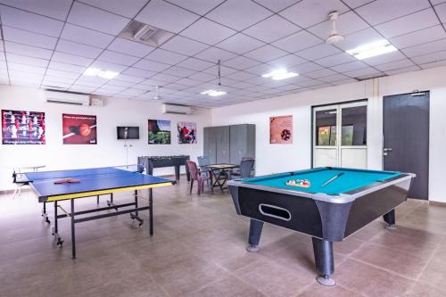 Break The Routine By Mynirvana Stays,,4 star