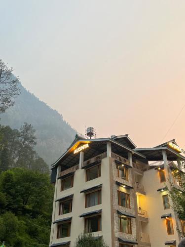 Ausnya Tirthan,,4 star