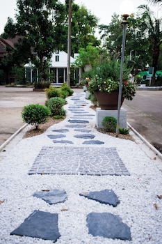 kenikar raintree residence hotel