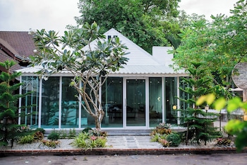 kenikar raintree residence hotel