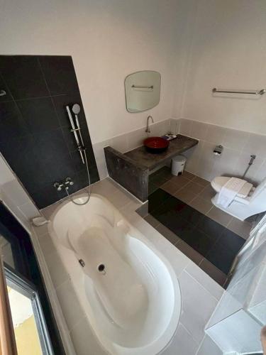 kenikar raintree residence hotel