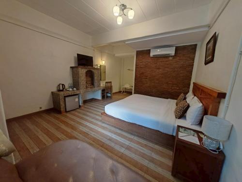 kenikar raintree residence hotel