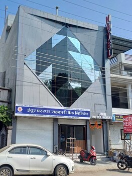 jmb hotel height