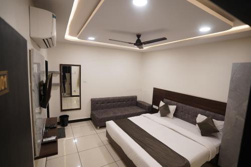 Hotel Dev Kripa,,2 star