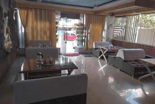Royal Comfort Inn,,3 star