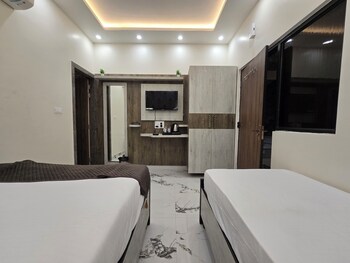 hotel kashi mantram