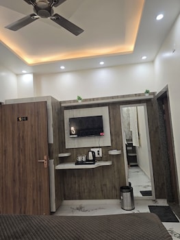hotel kashi mantram