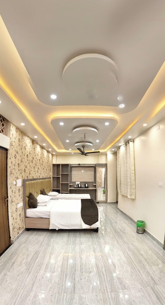 hotel kashi mantram