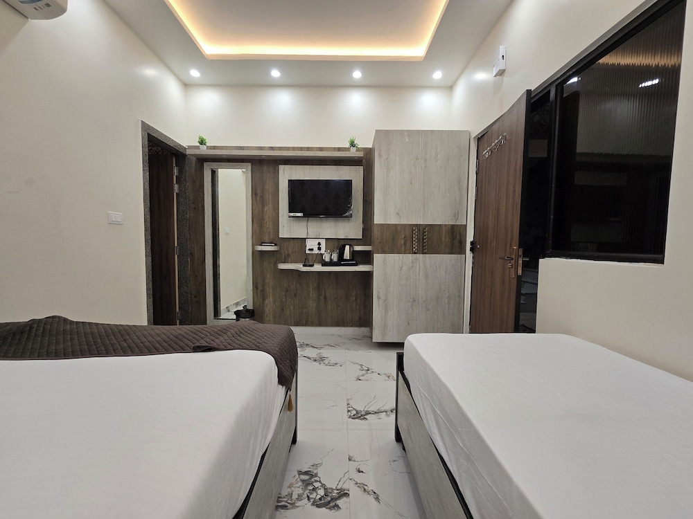 hotel kashi mantram