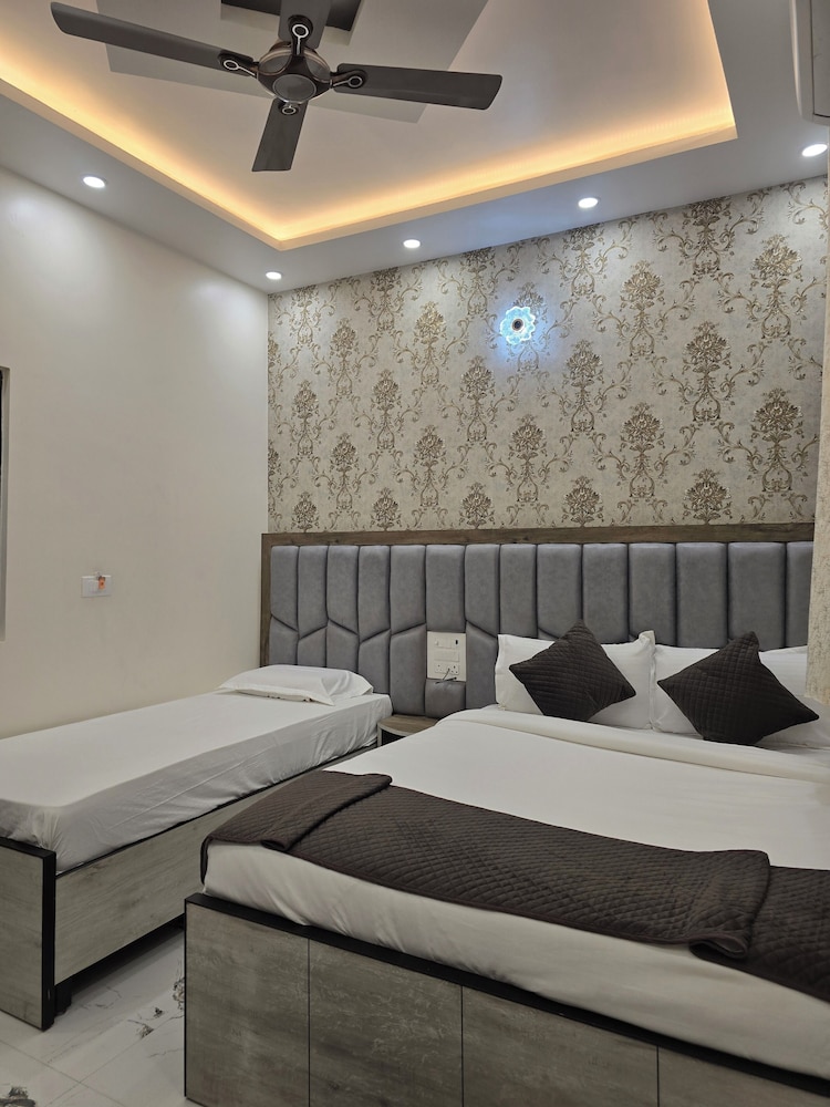 hotel kashi mantram