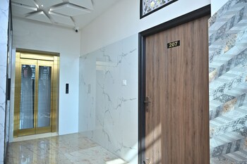 hotel kashi mantram