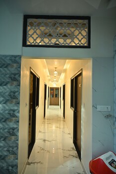 hotel kashi mantram