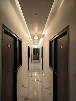hotel kashi mantram