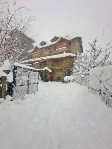 orzu boutique stays burwa manali