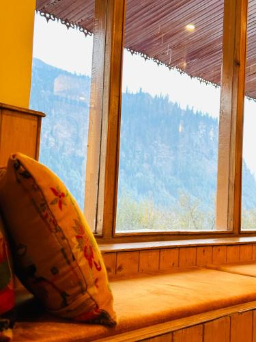 orzu boutique stays burwa manali