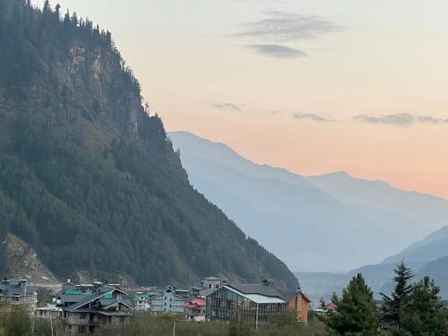 orzu boutique stays burwa manali