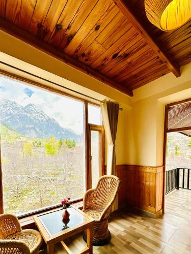 orzu boutique stays burwa manali