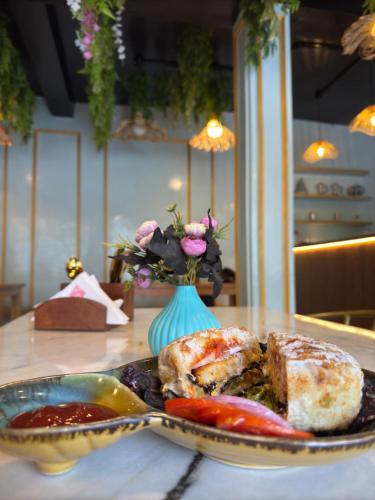 orzu boutique stays burwa manali