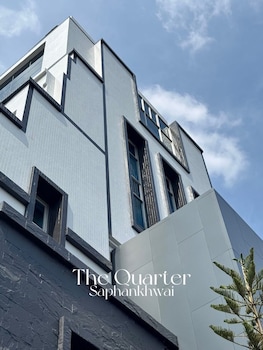 the quarter saphan khwai by uhg