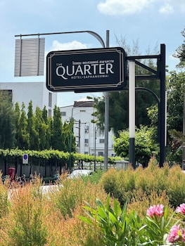 the quarter saphan khwai by uhg