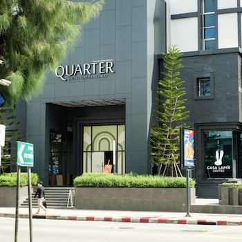 the quarter saphan khwai by uhg