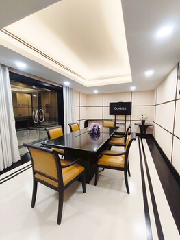 the quarter saphan khwai by uhg