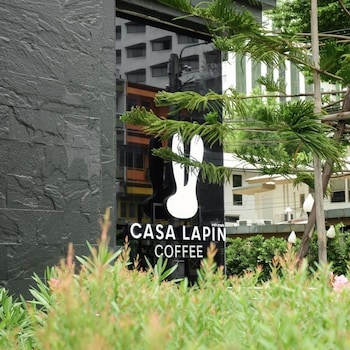 the quarter saphan khwai by uhg