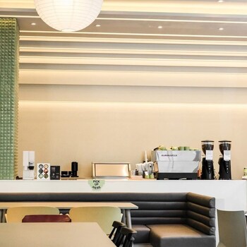 the quarter saphan khwai by uhg