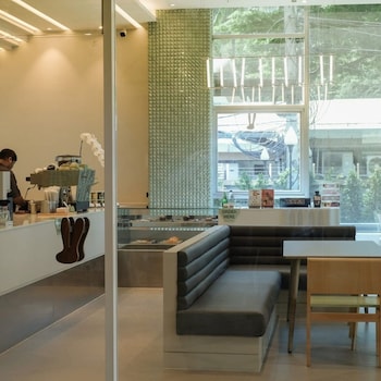 the quarter saphan khwai by uhg