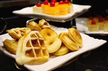 the quarter saphan khwai by uhg