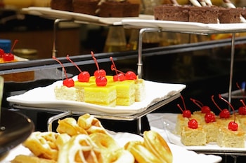 the quarter saphan khwai by uhg