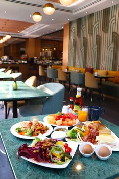 the quarter saphan khwai by uhg