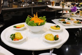 the quarter saphan khwai by uhg