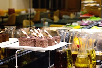 the quarter saphan khwai by uhg