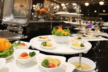 the quarter saphan khwai by uhg