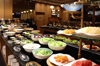 the quarter saphan khwai by uhg