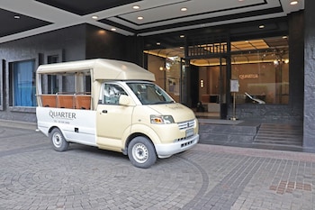 the quarter saphan khwai by uhg