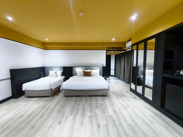 the quarter saphan khwai by uhg