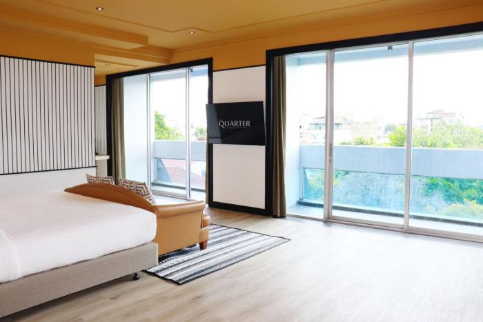 the quarter saphan khwai by uhg