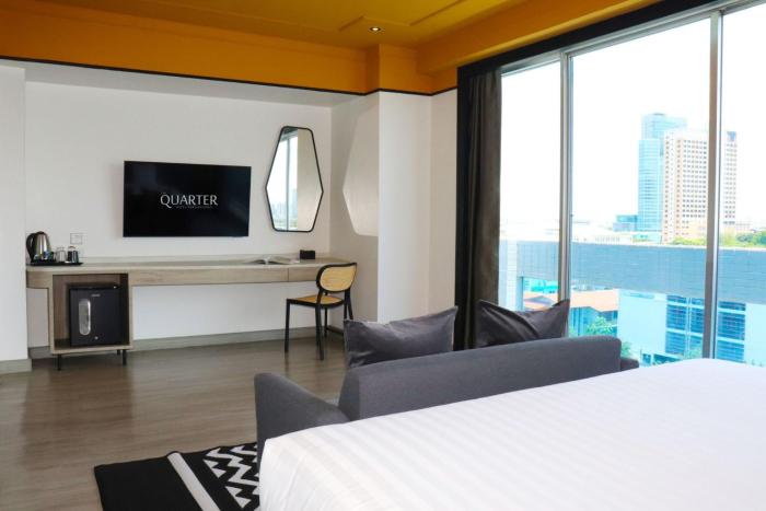 the quarter saphan khwai by uhg