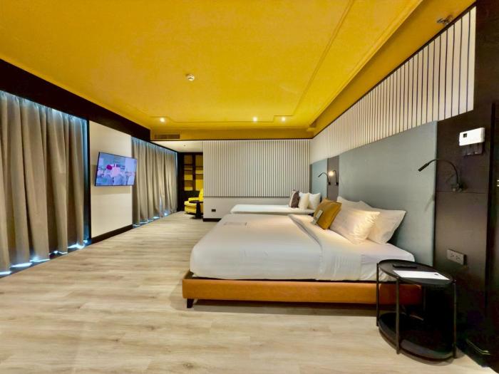the quarter saphan khwai by uhg