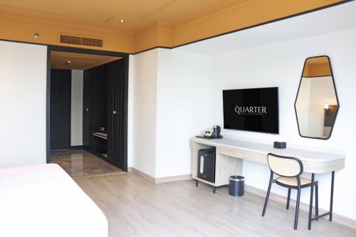 the quarter saphan khwai by uhg