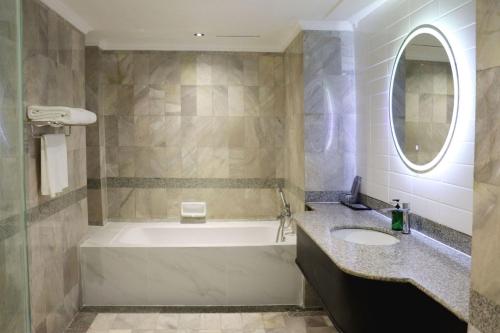 the quarter saphan khwai by uhg